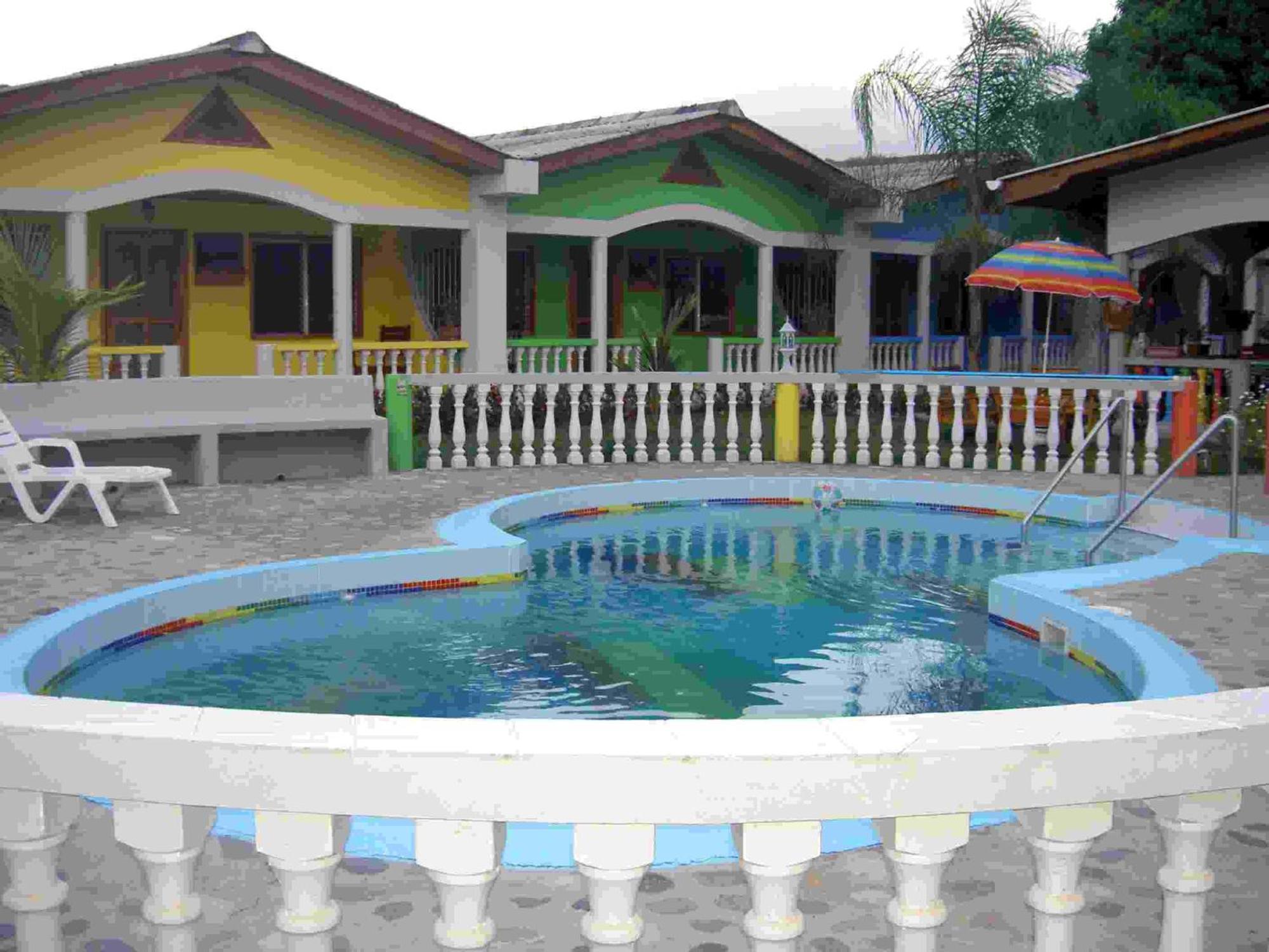Rainbow Village La Ceiba Exterior foto
