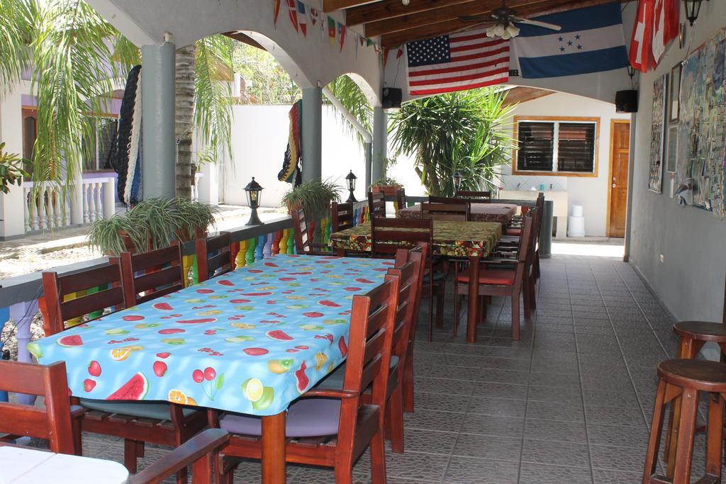 Rainbow Village La Ceiba Exterior foto